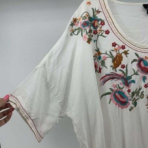 White Colorful Embroidered Short Sleeve Blouse - Picture 3 of 8